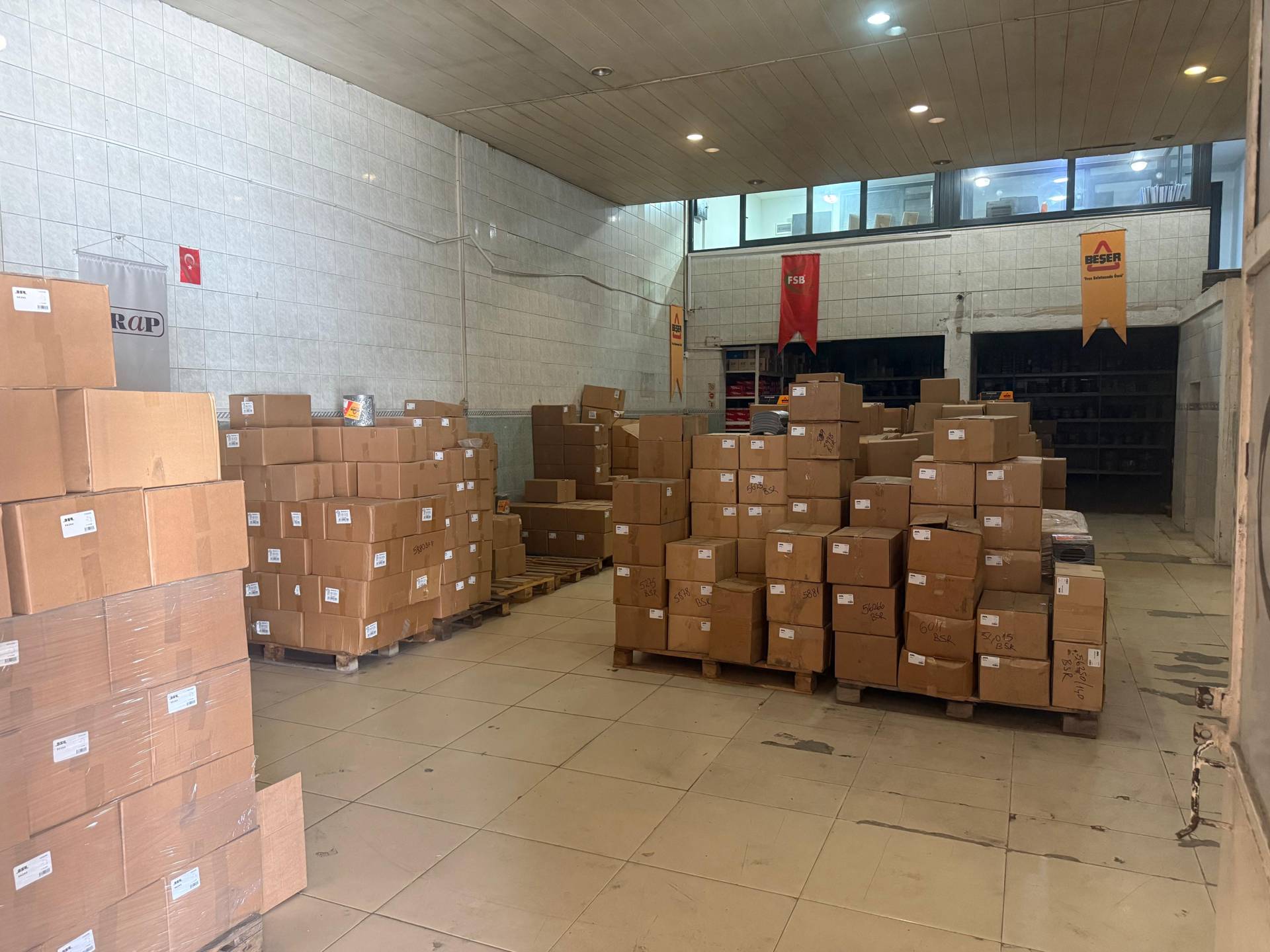 İzmir Fren Otomotiv Paletli Sevk Sahası